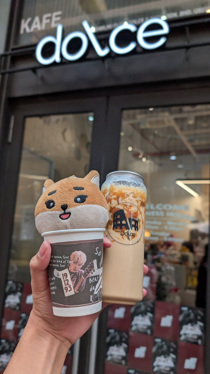 Z__q6's tweet photo. Yesterday was fun, meeting the old, same and new faces 🎸
For my boyfriend is a bassist 🤟🏻
#31stRiff @youngk_my https://t.co/1XqXg3a0SV