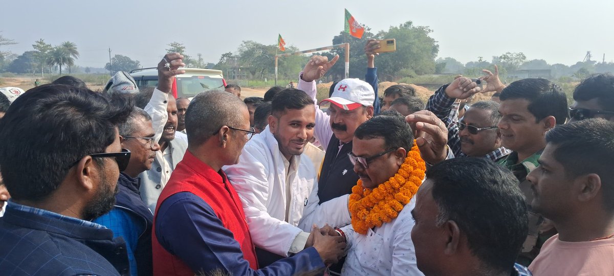 amityadavmla's tweet photo. बरकट्ठा विधानसभा से तीसरी बार शानदार जीत दर्ज करने के उपरांत .. 
जयनगर में आयोजित 'अभिनन्दन एवं स्वागत' समारोह में जयनगर और चंदवारा मंडल के देवतुल्य जनता व कर्मठ कार्यकर्ताओं ने भव्य स्वागत एवं अभिनंदन किया। 

इस स्नेह एवं प्रेम के लिए सभी का ह��दय की गहराइयों से आभार। https://t.co/adKQanEglS