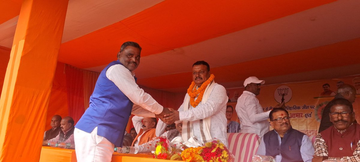 amityadavmla's tweet photo. बरकट्ठा विधानसभा से तीसरी बार शानदार जीत दर्ज करने के उपरांत .. 
जयनगर में आयोजित 'अभिनन्दन एवं स्वागत' समारोह में जयनगर और चंदवारा मंडल के देवतुल्य जनता व कर्मठ कार्यकर्ताओं ने भव्य स्वागत एवं अभिनंदन किया। 

इस स्नेह एवं प्रेम के लिए सभी का ह��दय की गहराइयों से आभार। https://t.co/adKQanEglS