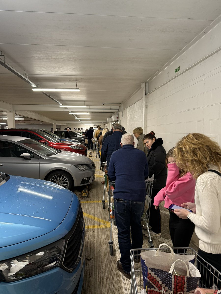 MrJamesLCash's tweet photo. This isn’t just any queue. It’s a @marksandspencer queue. https://t.co/gYAYA5egIG