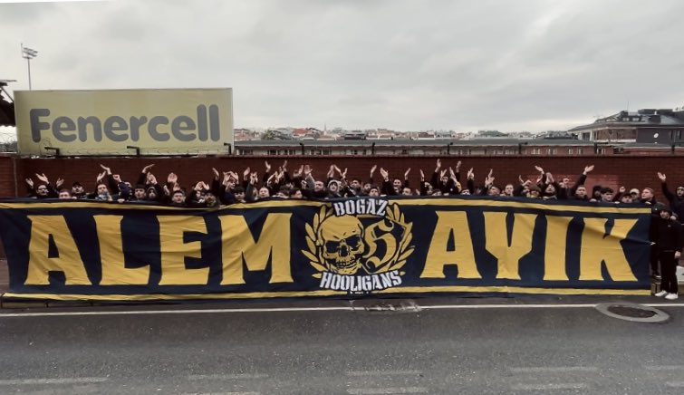 BogazHooligans's tweet photo. Kadıköy’de, deplasmanda, sokakta, kaldırımda.. https://t.co/oHB16dWzxR