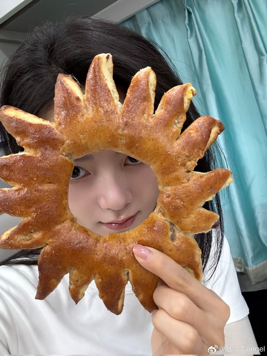 maixiang02's tweet photo. #赵今麦angel weibo 21.12.2024
" Fragments of light 🌞🌇🥟🌼 #InformalNewYear 'sEveParty #WeiboposttorecordtheWinterSolstice "
#zhaojinmai #zhaojinmai赵今麦 #angelzhao #maixiang #alwayssupport #chinagirl #chineseactress #shineonme #wintersolstice #winter #fyp https://t.co/6QwzG6ueN6