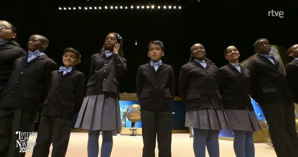 Ma_WuKong's tweet image. El reemplazo étnico producido en los niños de San Indefonso es coherente con el plan capital-trabajo que propone el Régimen del 78, subyugariado de la OTAN y la UE: una mano de obra apátrida que exija menos que una clase obrera autóctona con derechos adquiridos durante décadas.