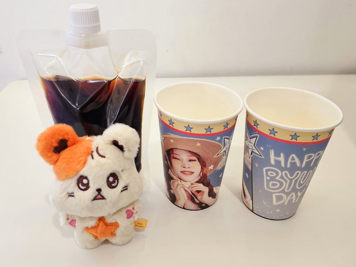 MoonByul~🐹🎂
별이의 생일날 : 생일카페 방문기👋

아레나에 다시 가기전에 방문~!👊
마지막날에 잠깐 방문했습니다
특전은 소진되 종이컵만 받음
분위기도 괜찮았습니다👍

#해피별스데이 #HappyByulsDay
#MOONBYUL #MAMAMOO