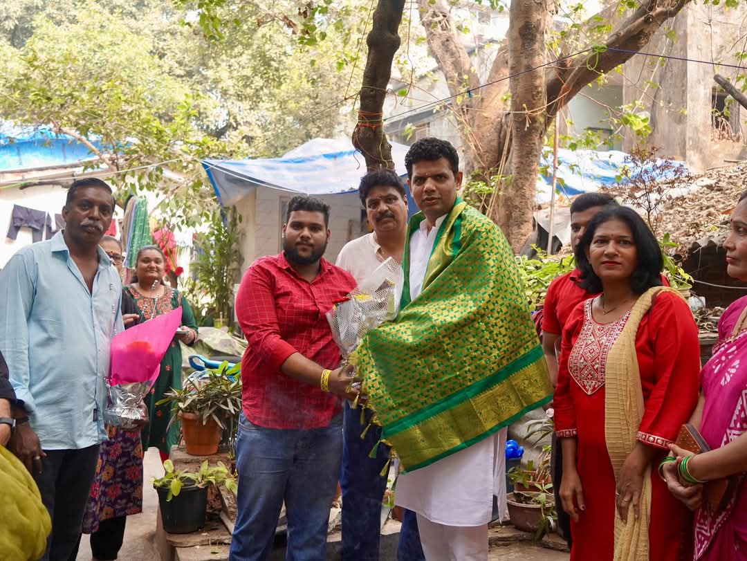 lotto_player12's tweet photo. उत्साही उपस्थितीत करण्यात आला. या अंतर्गत पुढील इमारतींमध्ये कामांचा प्रारंभ करण्यात आला:

१) खांडके बिल्डिंग,
२ ) मिरिंडा चाळ,
३ ) बाळ गोविंद दास,
४ ) राजीव इमारत (दिलीप गुप्ते मार्ग)
#Shivsena #शिवसेना
#SadaSarvankar#सदा_सरवणकर #MahimVidhansabha
2️⃣ https://t.co/LeNmGz4PRS