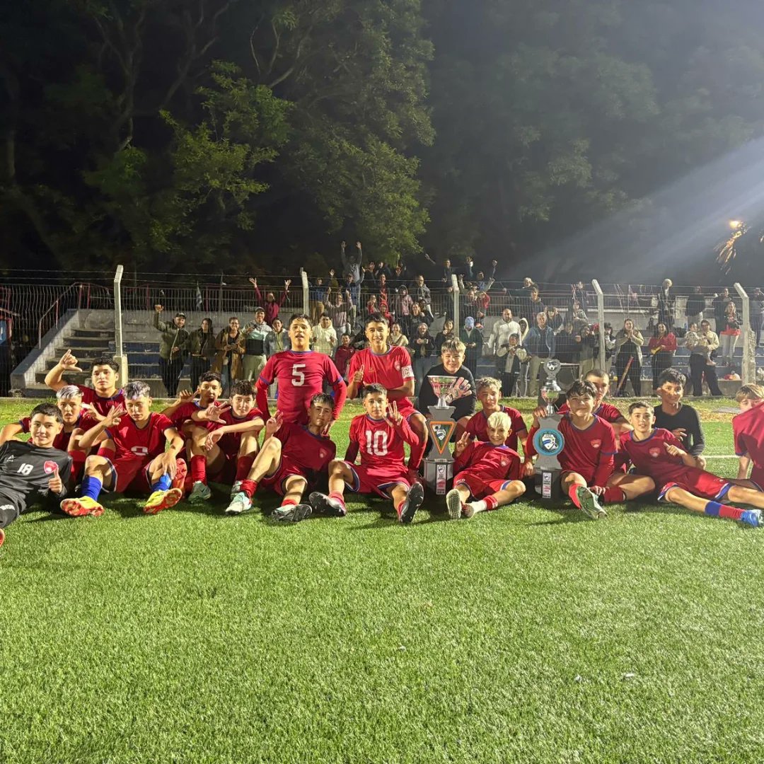 A sido un año increíble, felicitaciones campeones!! Gracias por darme esta alegría como entrenador. 🫀🤞🏽