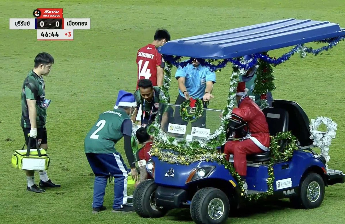 Goal_TH's tweet image. รถที่ไม่มีใครอยากขึ้น 😅

รถเปลสนามที่ช้าง อารีน่า ถูกปรับแต่งให้เข้ากับเทศกาลคริสต์มาส ไม่เว้นแม้กระทั่งพลขับและพลเปล 🎅 🎄

📸 TrueVisions NOW

#บอลไทย #ไทยลีก #BRUTD⚡ #MTUTD🐲