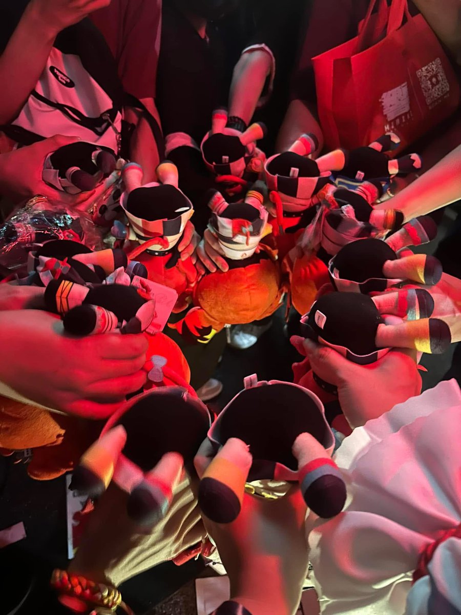 hedgehog1718's tweet photo. CF has officially ended! 🥳🎉 Otsukare!
Finally we have dinner offkai at izakaya. I’m tired but it was a lot of fun! I can feel the unwavering love and support of holo MY fans and kaigainikis for our oshis and holo talents- holostars included!
#hololiveSTAGE24 #comicfiesta24 https://t.co/k2JvcAa8yb