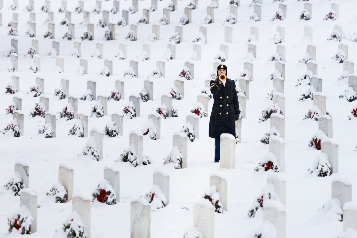 #USArmy #YearInPhotos:
Somber solo on a snowy day. 

A bugler with The U.S. Army Band “Pershing's Own” performs "Taps" in <a href="/ArlingtonNatl/">Arlington National Cemetery</a> during a snowstorm on Jan. 19. 

 📸 by Staff Sgt. Rachel Minto

See more top shots in 2024 at spr.ly/6019Qy8sX