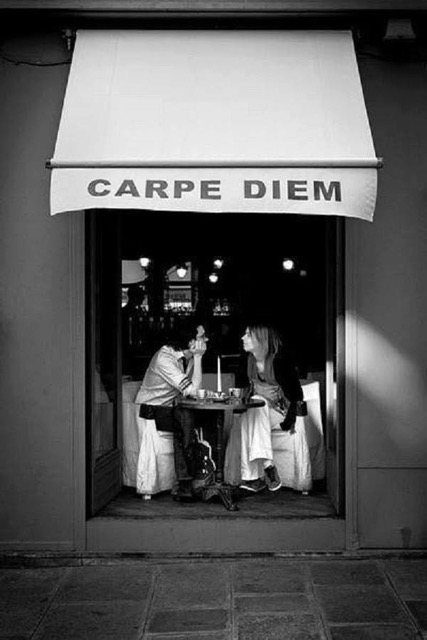 "Así que era eso, el sentido, la razón de ser de cualquier vida: si estabas allí, si soportabas tantas pruebas, si te esforzabas por seguir respirando, si aceptabas tanta insipidez, era para conocer el amor".
"Golpéate el corazón", Amélie Nothomb