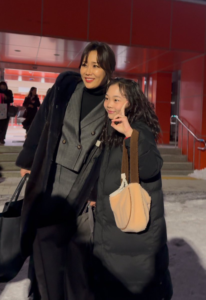 마마님 집안행사로 두탕뛰고오셔서 
빡세게꾸미셔서 너무예쁨😍😍