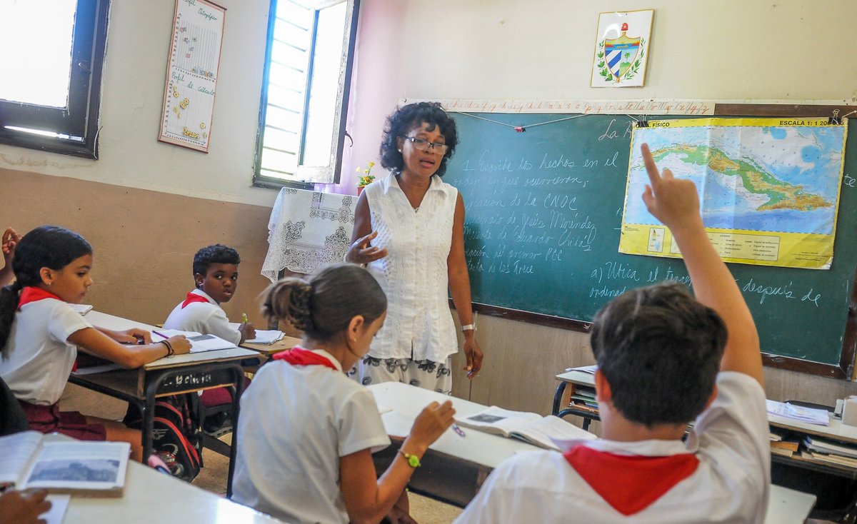 Un inmenso reconocimiento a los educadores cubanos en su día.

Gracias por la entrega, consagración y amor infinito con que ejercen su labor.

¡Muchas felicidades!

#UnidosXCuba