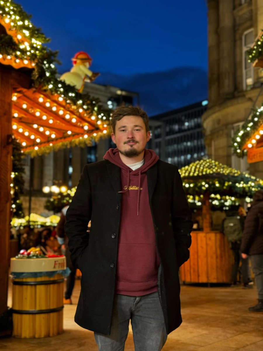 I know you'll all be devastated that we didn't get Xmas no 1 🤥😄 But genuinely a thank you to everyone who has streamed Believe or Young For Christmas this year. 🎅🌟

If you fancy a listen both are available here: linktr.ee/frankpittnoel

Have a magical Christmas 🎄🎅