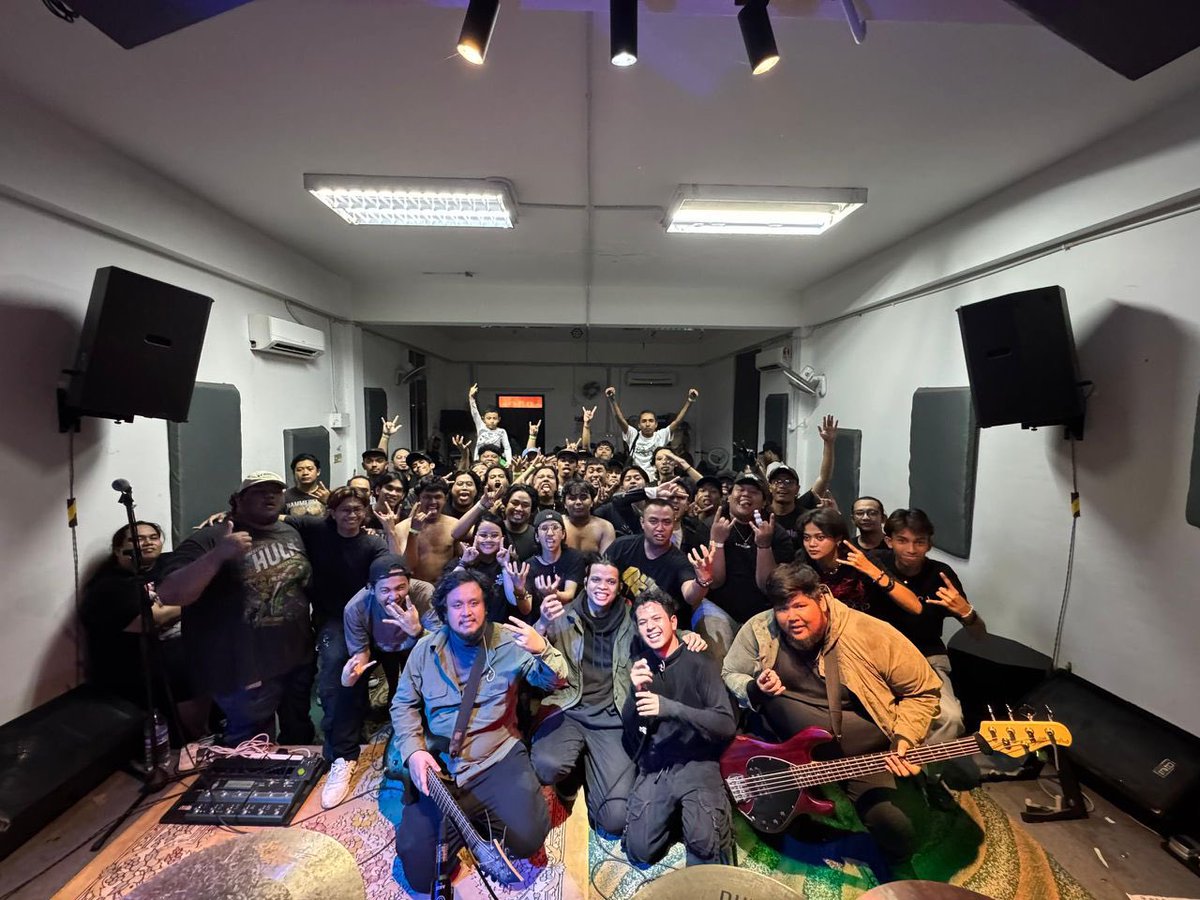 crazy_grizzly's tweet image. Sungai Petani are great as usual ✅

Big thanks to the band #Walasaufayardow #Crosshatch #Predefined @NeverChange_HC @naratukd for joining our Transcend Tour Kedah. Also to the venue for the hospitality. Feels like home

Last but not least, you. Yes you🫵🏻

See ya on the next tour