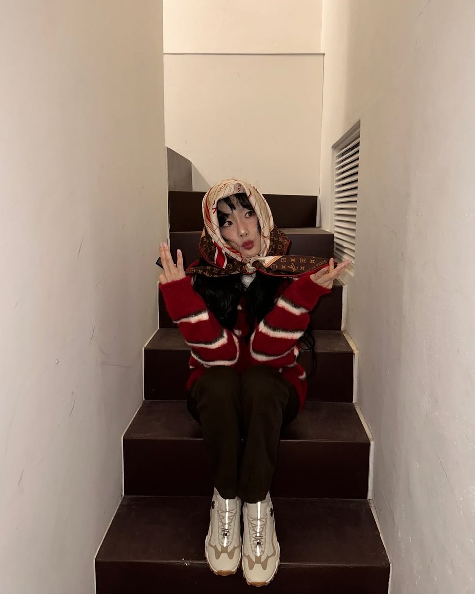 taengstagram_39's tweet photo. #광고 @/louisvuitton #LouisVuitton #LVRush https://t.co/RtK6lOXTWq