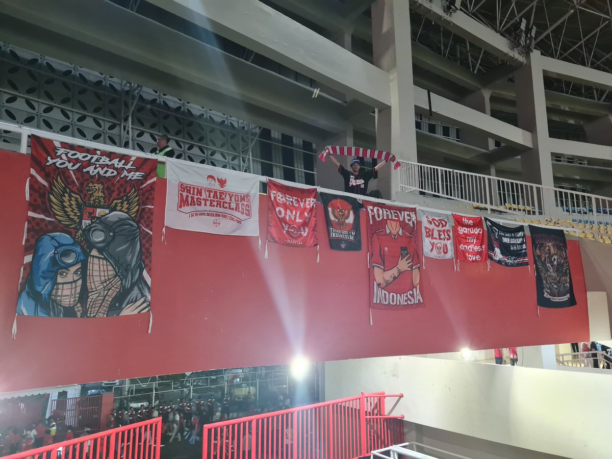 Mdnflg's tweet photo. Edisi turnamen AFF terburuk.
#madflag #madiunflag #TimnasIndonesia #TimnasDay #stadionmanahan #ultrasgaruda #lagrandeindonesia #miniflag #giantflag #benderaprinting https://t.co/BK35V65tUD