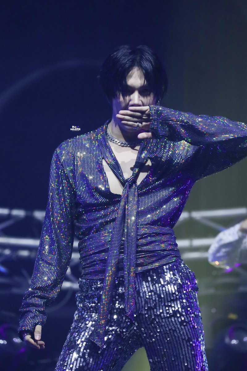 bluuniverse0406's tweet photo. So hot  🔥🔥🔥🔥

BUILD SHINE ON STAGE
221224 #CanYouGleamTonight
꒰ @JakeB4rever #BuildJakapan ꒱ 

#bluuniversepic https://t.co/llGTqcUGmc