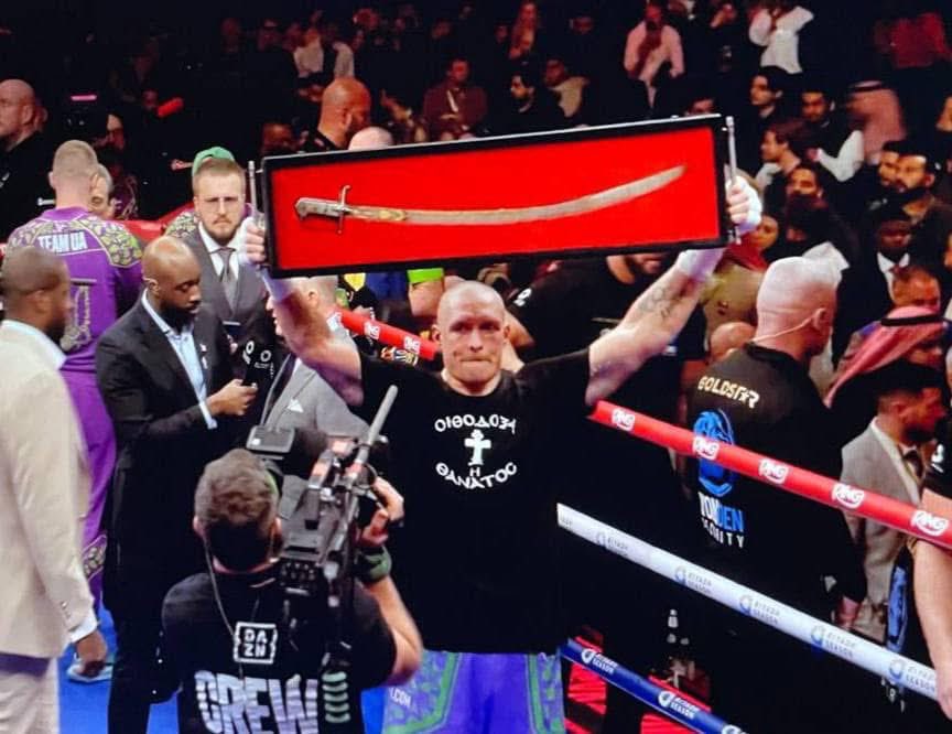 Champ! #usyk #Usyk2Fury 

After today’s victory, Usyk raised an authentic 17th-century saber once belonging to Ukrainian Hetman Ivan Mazepa. This historical artifact was brought from Ukraine by museum officials specifically for the occasion.