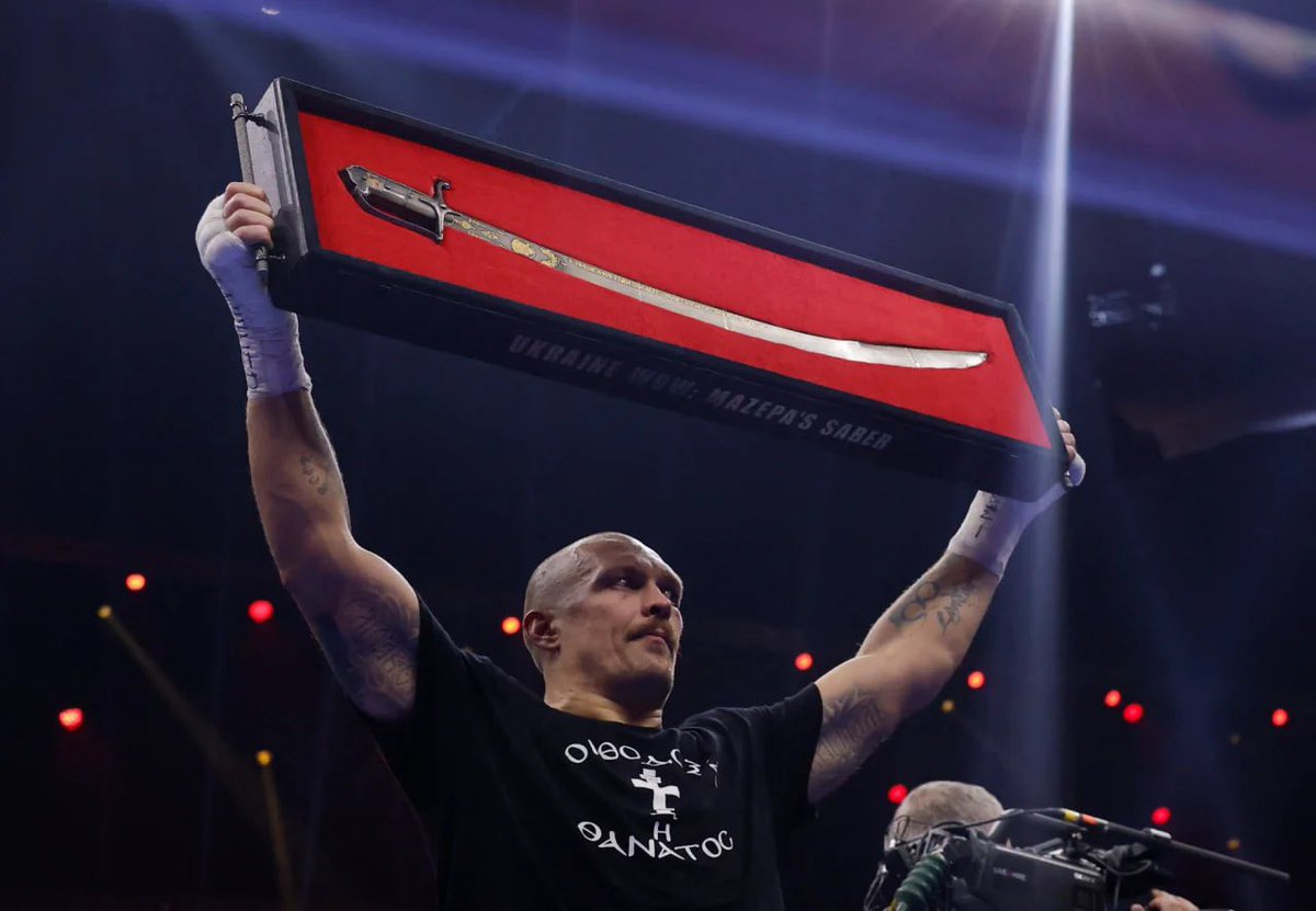 An iconic win!

Usyk holds Hetman Ivan Mazepa’s saber. Over 300 years ago, Mazepa fought for Ukraine’s freedom from Russian invaders. Now that’s real history.