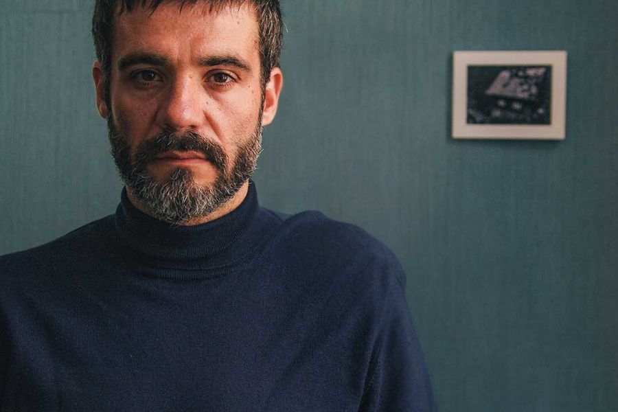 JAVI BELTRÁN 🔵 Javi Beltrán: “Actuo molt millor sense pensar què diran de mi”. L'actor participa a l'espectacle 'Una casa en la montaña' d'Albert Boronat a @heartbreaksala. 🤔 Info &gt; teatrebarcelona.com/revista/javi-b…