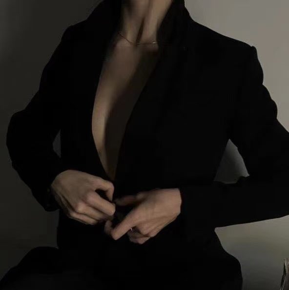 裤带没用几下就变形了，拎着扣垂下来明显L，你们见我准备结实些的吧
这条回家供起来，专门给娘娘抽你用，手感还不错