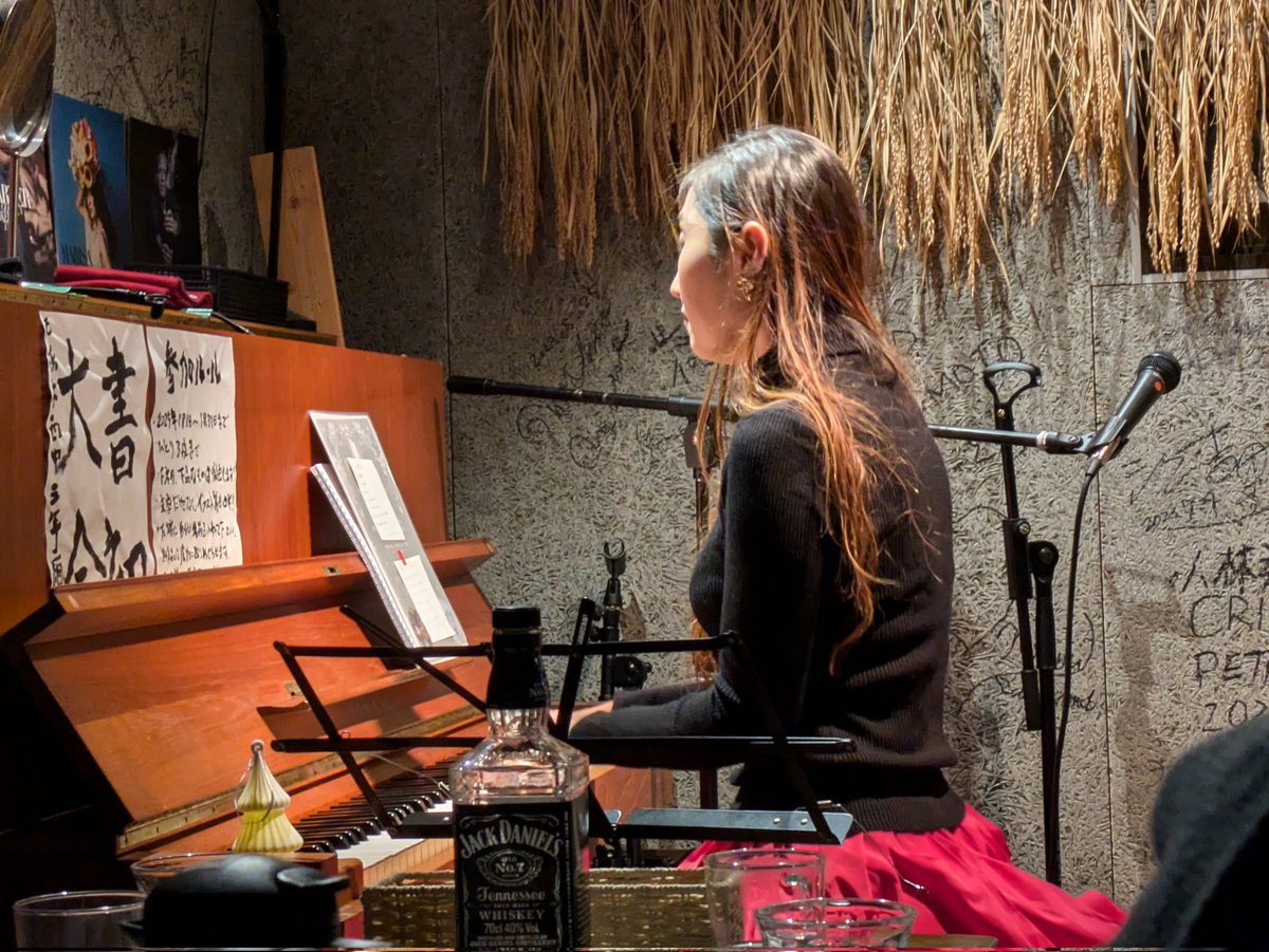 matatakuyah's tweet photo. 二等辺三角形 at 増茂米店
ハーフタイムのプロジェクターにFlecktones!
#栃木市 #増茂米店 #flecktones https://t.co/qxZ9dkHpsM