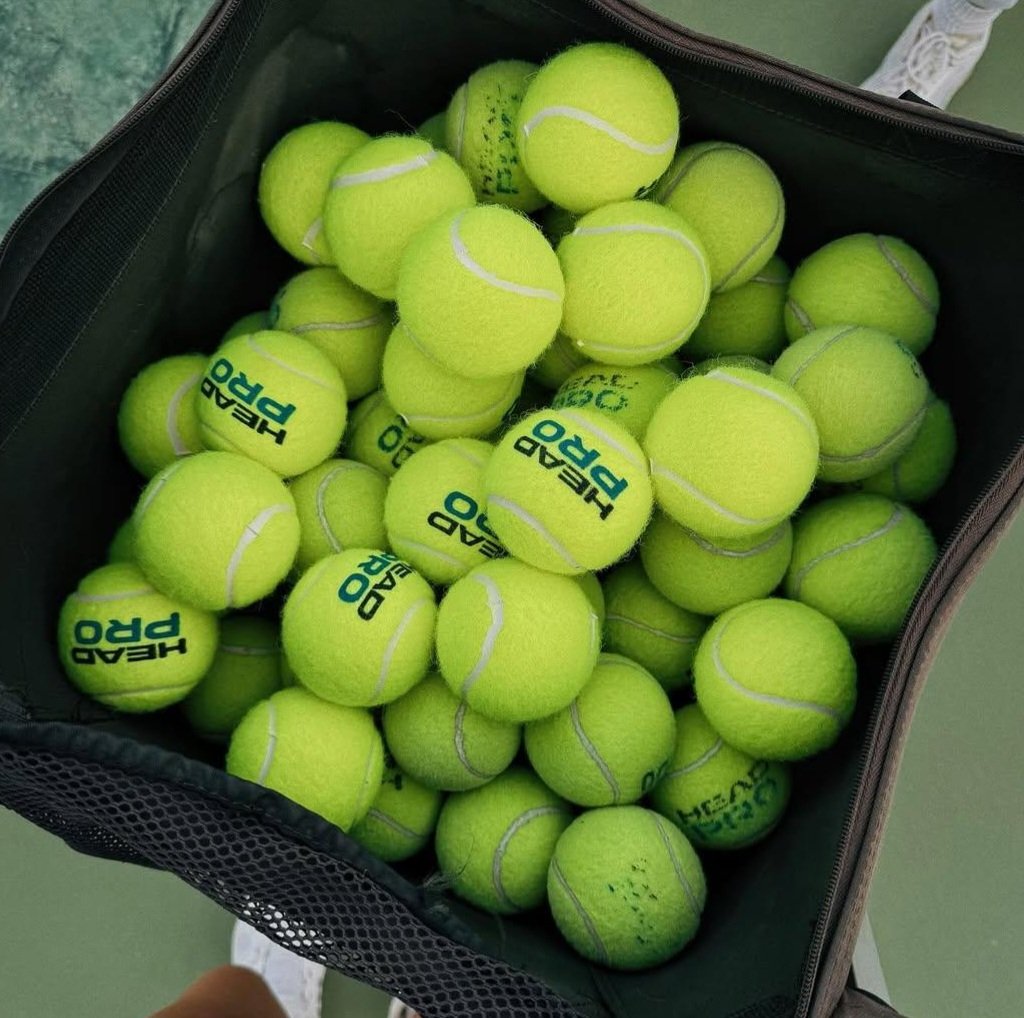 imranSa11984161's tweet image. SPIRTS : TENNIS : Stepping to Tennis court after ages. Having a quick tennis session for 30mint just for a good old time. It was damn worth it. Quick sweat out session at the tennis courts this morning! #TennisSession #SweatOut #DubaiousDude #BusinessBay #BackOn #Dubai🇦🇪