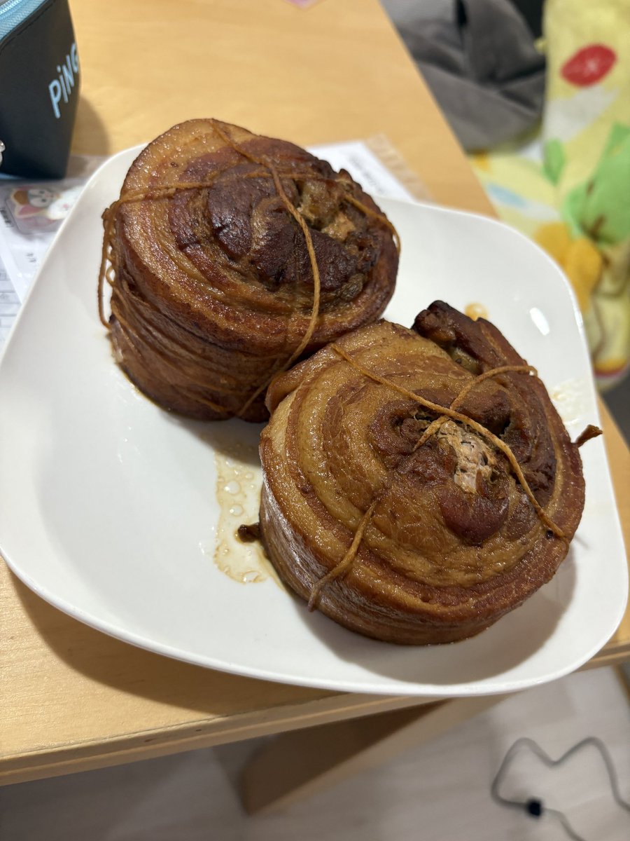 takutakublogcom's tweet photo. なんかシナモンロールができたんだけど。。 https://t.co/gshBmxT8E6