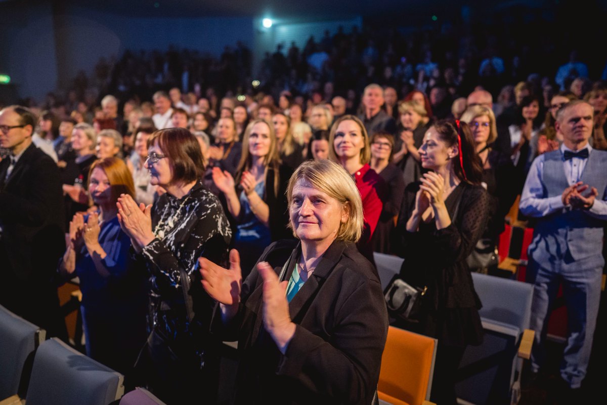 ❄️SNIEGums un SAVIĻŅOJUMS❄️Ar ģimenisku un sirsnīgu prieku grupa <a href="/LatvianVoices/">LatvianVoices</a> un ģitārists 
<a href="/kasparszemitis/">Kaspars Zemitis</a> vakar klausītājiem veltīja koncertprogrammu “SNIEGums”!
Foto galerija: facebook.com/greatamber/pos…
📸: OHM.LV