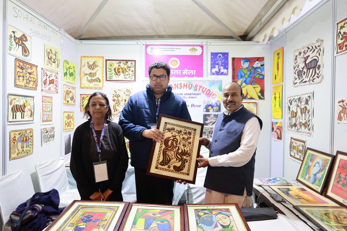 ndfdcindia's tweet photo. Dr. Virendra Kumar, Minister of Social Justice and Empowerment, visited Divya Kala Mela, where he met with Divyang Artisans and even purchased items from them, supporting their work and encouraging their efforts. #EmpoweringDivyangjan #DivyaKalaMela
#artisans #NDFDC #DEPwD #MSJE https://t.co/Yc21Sca80B