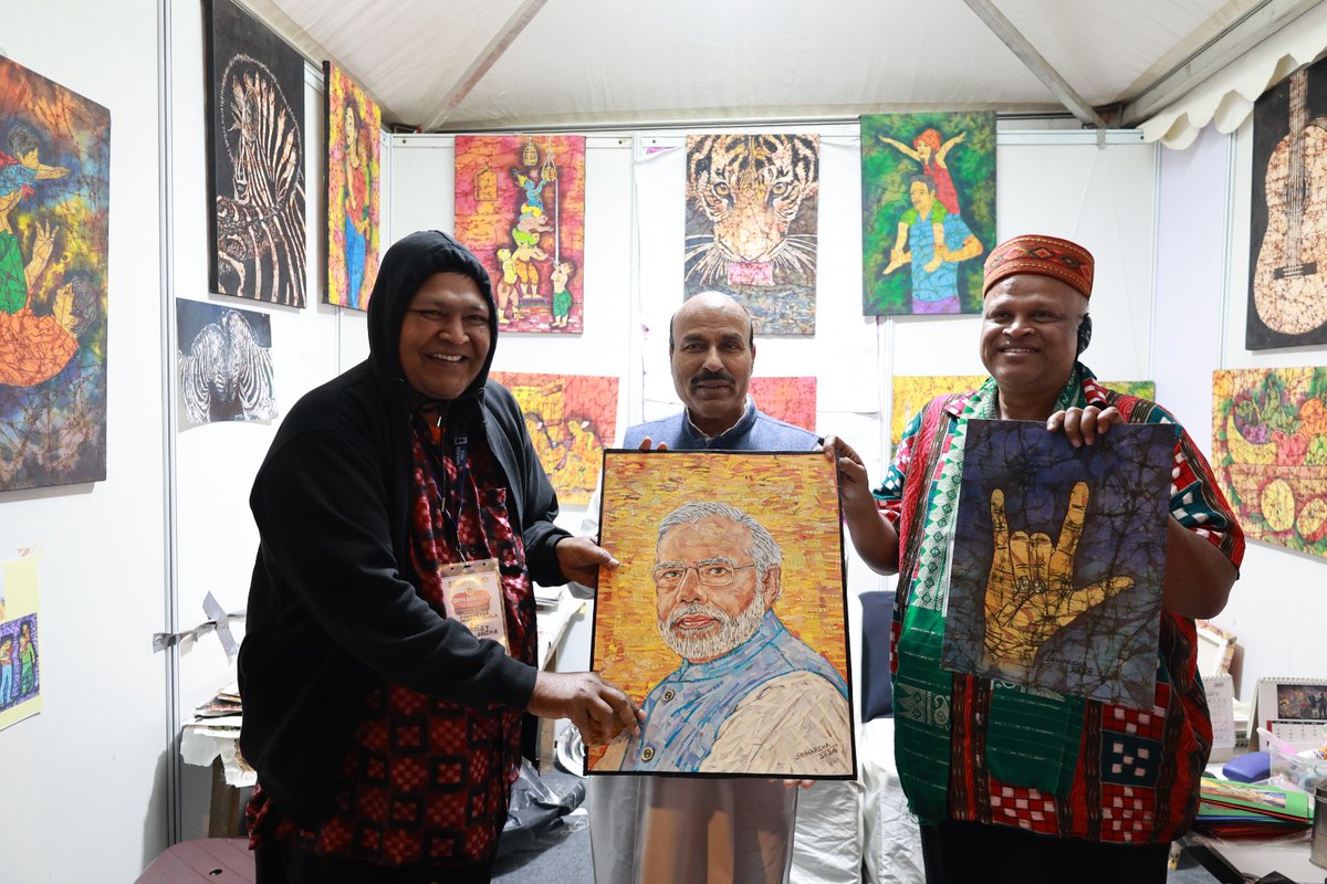 ndfdcindia's tweet photo. Dr. Virendra Kumar, Minister of Social Justice and Empowerment, visited Divya Kala Mela, where he met with Divyang Artisans and even purchased items from them, supporting their work and encouraging their efforts. #EmpoweringDivyangjan #DivyaKalaMela
#artisans #NDFDC #DEPwD #MSJE https://t.co/Yc21Sca80B
