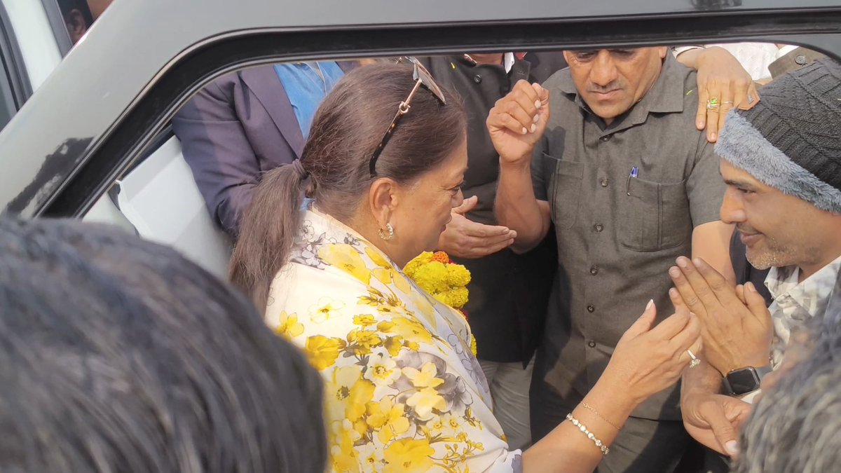 पूर्व मुख्यमंत्री एवं भाजपा राष्ट्रीय उपाध्यक्ष श्रीमति वसुंधरा राजे सिंधिया रोहट पाली आगमन पर हार्दिक स्वागत एवं अभिनन्दन किया।<a href="/VasundharaBJP/">Vasundhara Raje</a> <a href="/BJP4India/">BJP</a> #Pali #Rohat