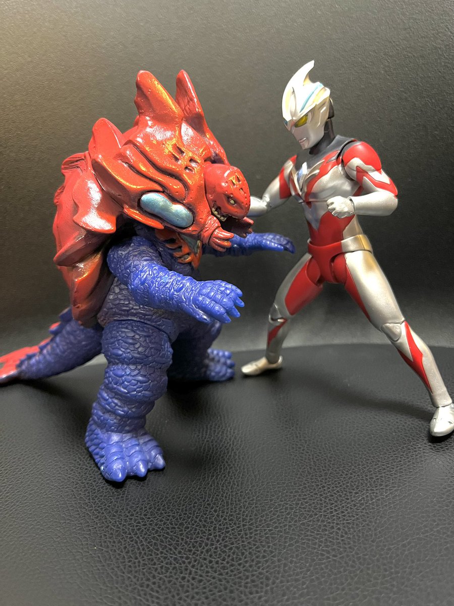 シャゴン、ちうごく中号版。尻尾の長さと首の可動ギミックのためか少し