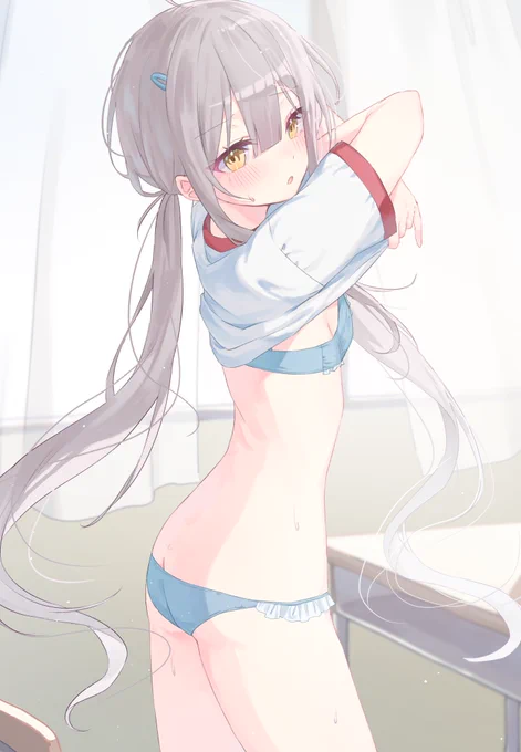 ちょっと、、まだ着替え中だよ、、! 
