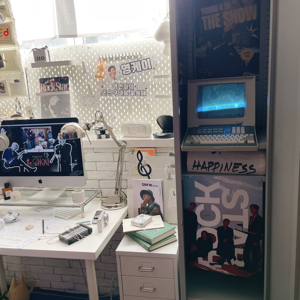 YENAKIM23's tweet photo. 2. 럭드를 다양하게 골랐습니다!
사진에 포스터가 없는데…
포스터는 고르는데 진짜 다 이뻐서💕
고민 할 시간을 달라고 할 정도로 ㅋㅋ 모 두 맘에들었어요
너무 이쁘게 안을 꾸미셨더라구여..👍
친절하시고 따뜻해서 잠시 사진을 찍다가.. 몸도 피곤하고 노곤해져서.. 상수만 돌기로🤣
#영케투더쇼 https://t.co/pjrtf9UP04