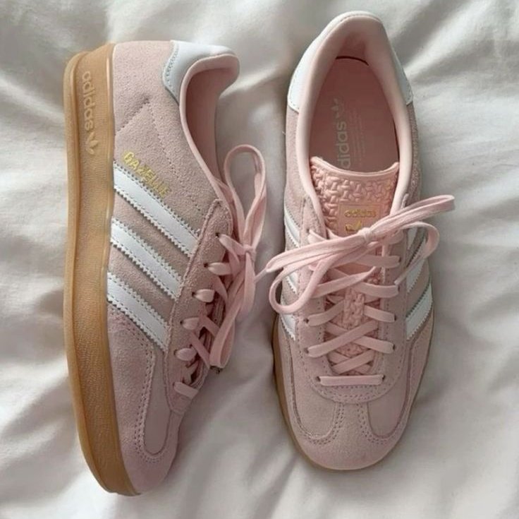 btflfairy's tweet photo. sepatu yang kemarin viral dengan warna serta desain yang cantik banget, enak di pakai daily🫶🏻🫶🏻 https://t.co/LlerMHm9SB