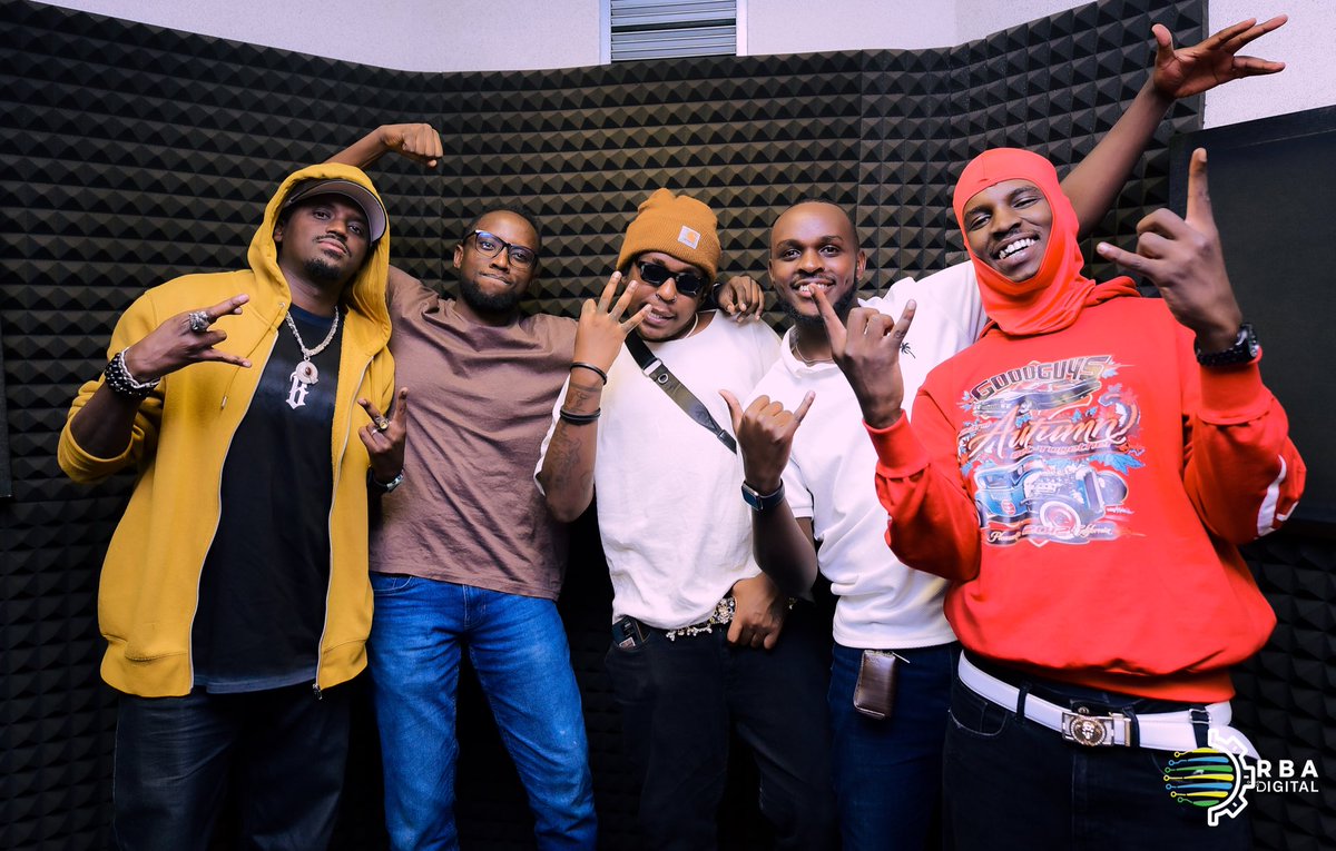 japhetiii's tweet image. We had Hip-Hop Giants on the show last night  @RidermanRiderzo @Ishkevin_ &amp;amp; @BushaliT🔥🔥 Thank you brothers for coming 🙏🙏

#Samedidetente  goes live every Saturday on @Radiorwanda_RBA &amp;amp; #MagicFm from 21h30 🔥

#iyeeegoweeh ✌️

📷 @visualcolour