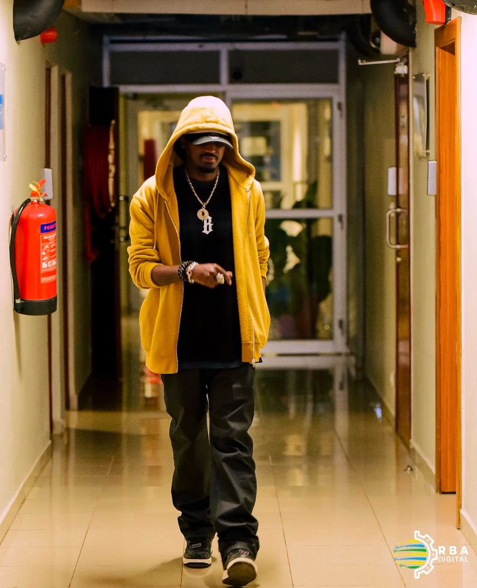 japhetiii's tweet image. We had Hip-Hop Giants on the show last night  @RidermanRiderzo @Ishkevin_ &amp;amp; @BushaliT🔥🔥 Thank you brothers for coming 🙏🙏

#Samedidetente  goes live every Saturday on @Radiorwanda_RBA &amp;amp; #MagicFm from 21h30 🔥

#iyeeegoweeh ✌️

📷 @visualcolour