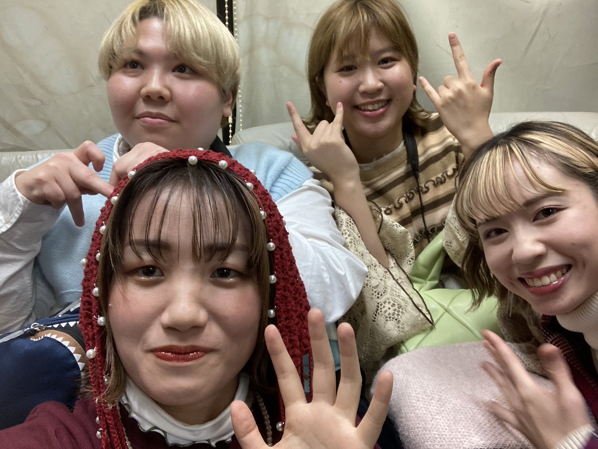 HushHashRoom's tweet photo. 💐Thank you💐
心斎橋PangeaにてBlack Haundsリリースパーティー、たくさんのご来場ありがとうございました!!✨
✏︎Set list
SE-秘密基地
秘密基地
トワイライト
花飾り
前夜
芽出
SE-潮風
潮風
カフェオレ
カチ
月へ
秘密基地初披露でした🤫
Next ▶︎ 1/14 寺田町Fireloop
#HushHashRoom https://t.co/EkevVX6Zpk