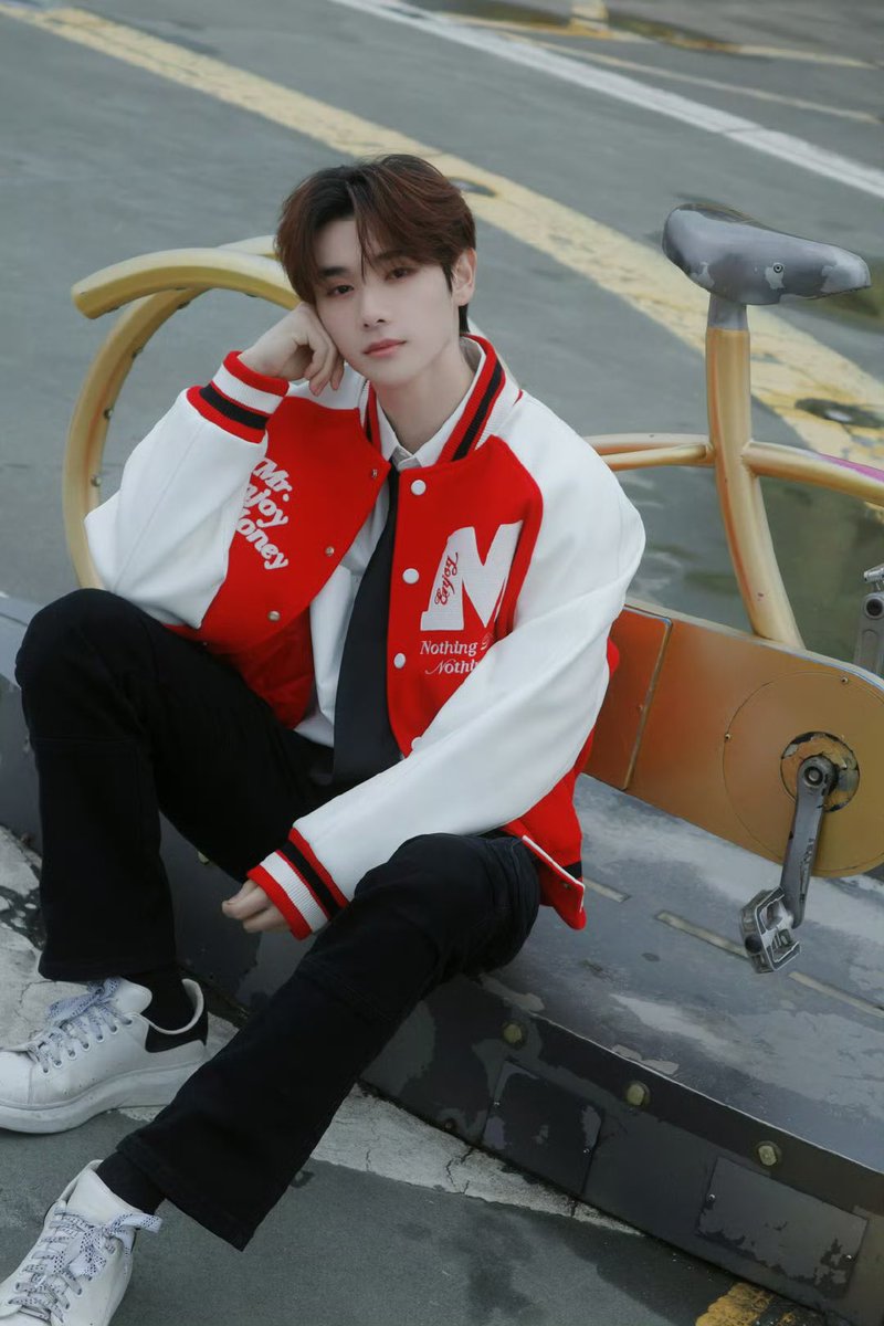 NineteamsUpdate's tweet photo. 𝐔𝐏𝐃𝐀𝐓𝐄──❷❹.❶❷.❷❷
[𝗡𝗶𝗻𝗲'𝘀 𝗪𝗲𝗶𝗯𝗼]

“การมาช้อปปิ้งและรับประทานอาหารที่ฉางซา📷 Wuhu มีความสุขจังเลยคับ🙆🏻‍♂️”

🔗 https://t.co/01xoBNugux

#นายท่านกรชิต #นายกรชิต #高卿尘 #Nine #GaoQingchen https://t.co/8CO0zCPUDg