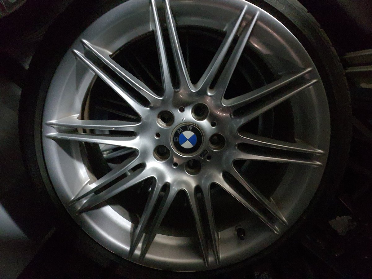 BMW 3シリーズ E90純正オプション 19インチ
Mダブルスポーク スタイリング225
8j+37 9j+39各2本
2万8000円
タイヤ着いてますがひび割れ有りの為使えません