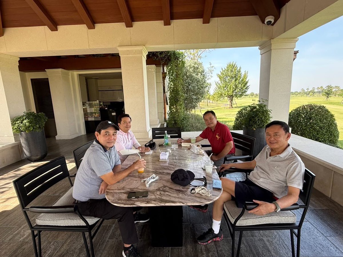 อารมณ์เหมือนกวนเท้าประชาชน ด่าว่าเอื้อนายทุนนักใช่ไหมนัดกันไปตีกอล์ฟแม่งเลย😡
[ภาพสดๆวันนี้]