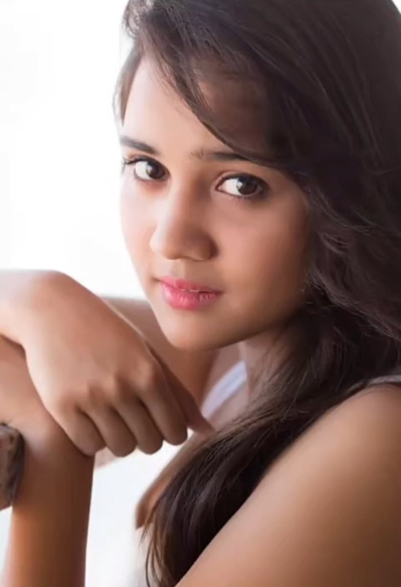 ashisyedlove's tweet photo. She looks like Divya Bharti 
@Ashisinghh 
#AshiSingh 🥰 https://t.co/fZFEK2jx4G