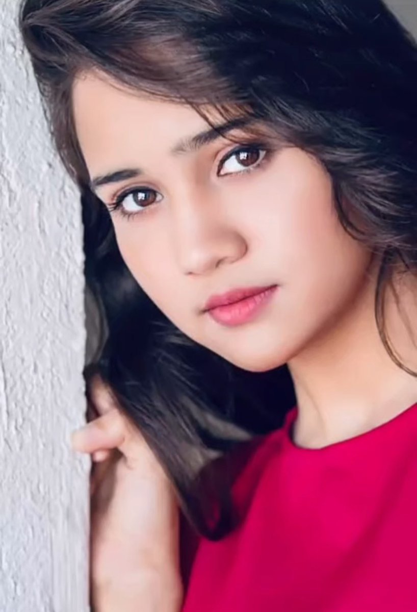 ashisyedlove's tweet photo. She looks like Divya Bharti 
@Ashisinghh 
#AshiSingh 🥰 https://t.co/fZFEK2jx4G