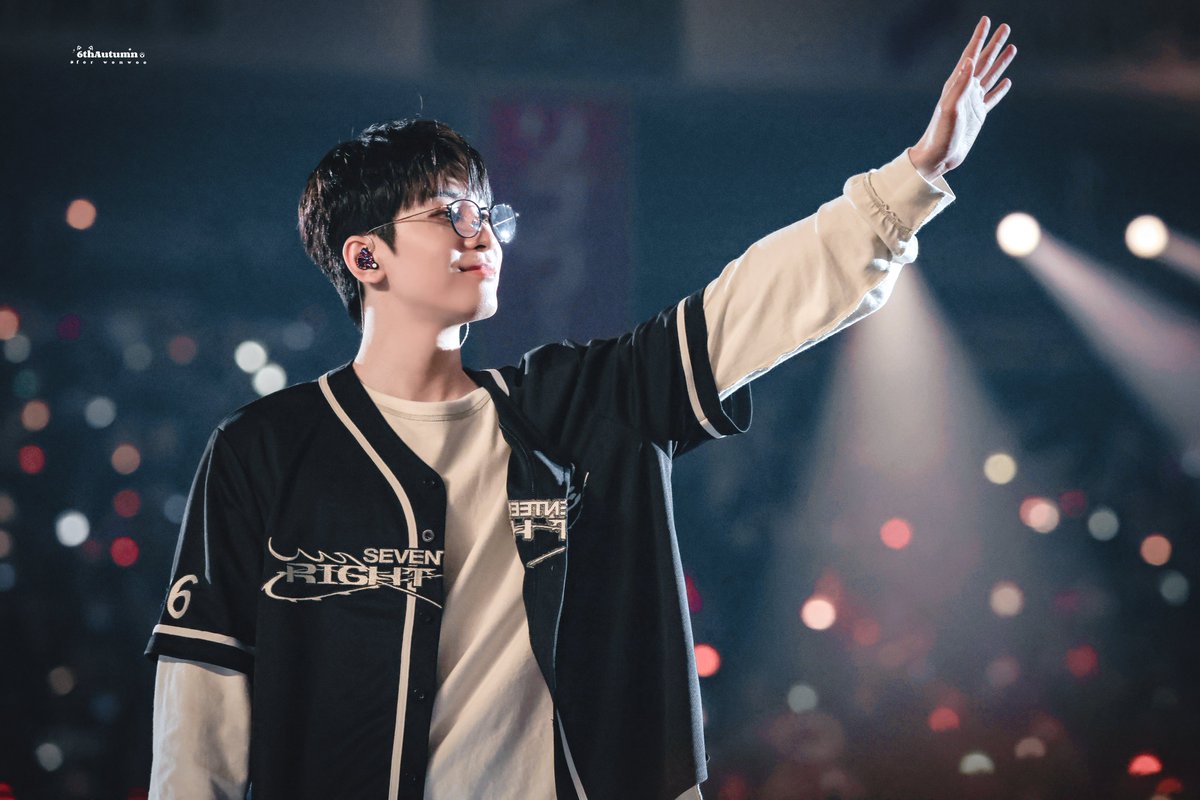 6thAutumnn's tweet photo. 241222 FUKUOKA Day3

#원우 #전원우 #WONWOO #ウォヌ
#세븐틴 #SEVENTEEN #全圆佑 https://t.co/RwoDiVJgY6