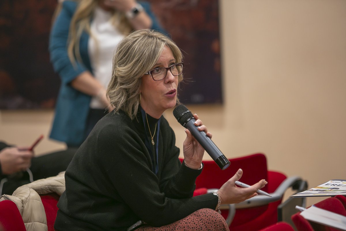 AragonEmprende's tweet photo. En las Jornadas Inspiradoras lo más importante no sólo es lo que aprendemos de nuestros ponentes, sino también vuestra participación💬 Cada pregunta, cada reflexión, cada aportación, ¡enriquece la experiencia!🙌 https://t.co/rEeBAM29Xm