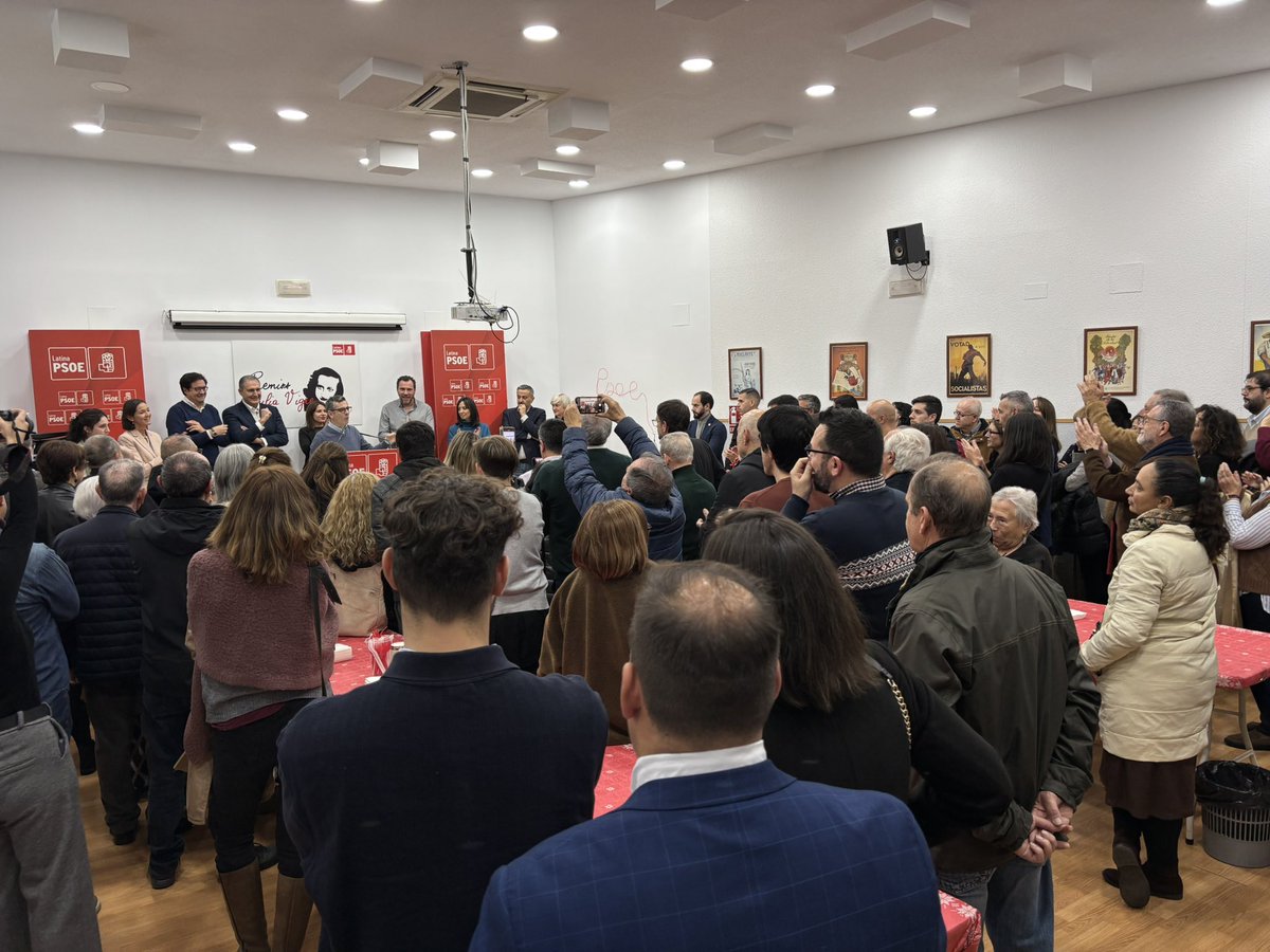 psoelatina's tweet photo. 🎖️ Cada año, homenajeamos a una maestra republicana que dedicó su vida a intentar crear una sociedad más justa.
❤️ Los Premios #JuliaVigre representan esa lucha, que encarnan TDAH-Minerva una asociación que lucha por una mayor inclusión; #COVELA, que lleva años armonizando las reivindicaciones de las asociaciones y movimientos sociales del #DistritoLatina; y @oscar_puente_, cuya labor de comunicación y gestión en @transportesgob ha estado a la altura de las circunstancias cuando este país más lo necesitaba.
🌹 Si somos socialistas es porque necesitamos a #LaIzquierdaValiente, que actúe en el presente para llevarnos a un futuro de igualdad, libertad y justicia social.