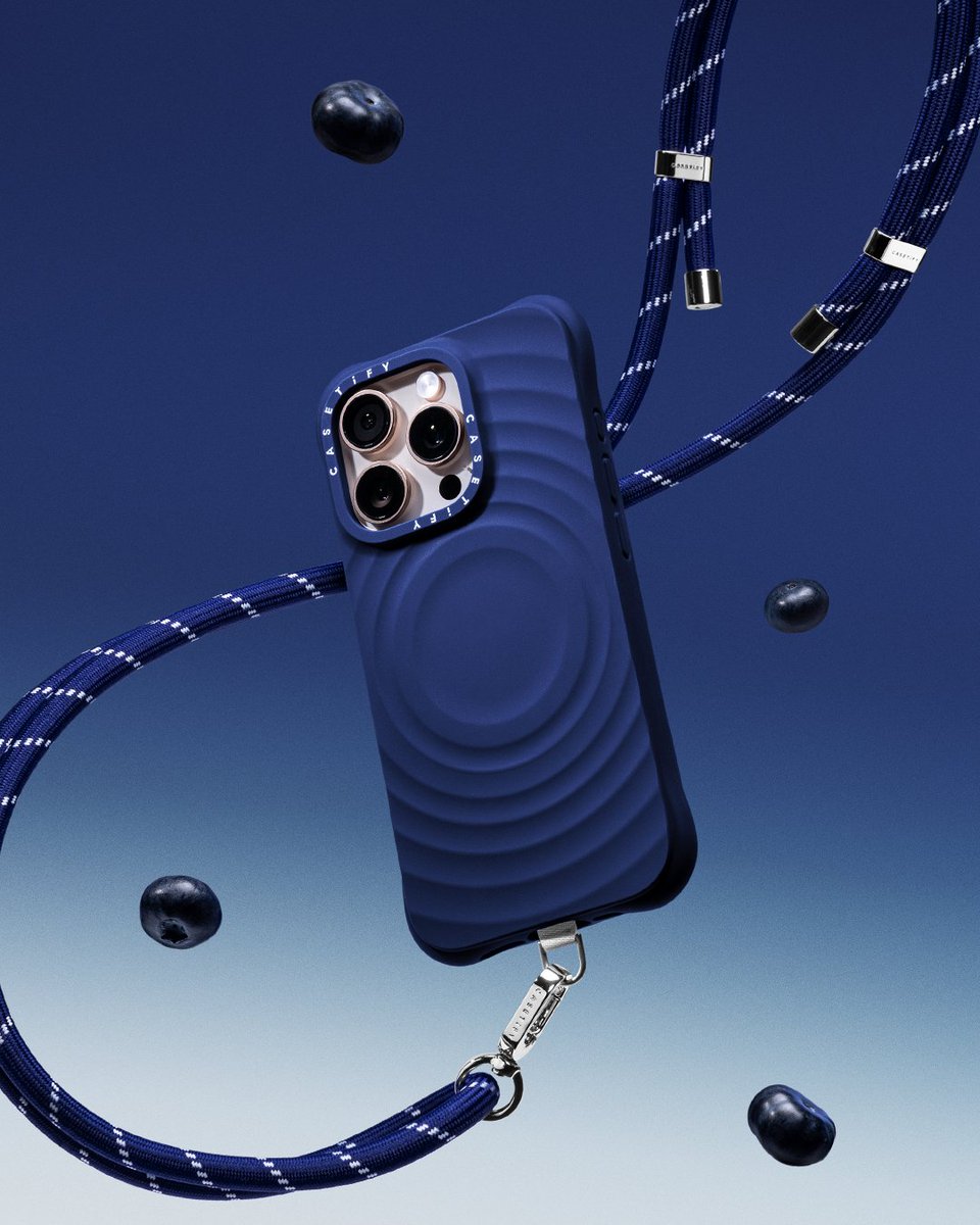 Essentials by CASETiFY™のウェーブ シリコンケースに、この冬に