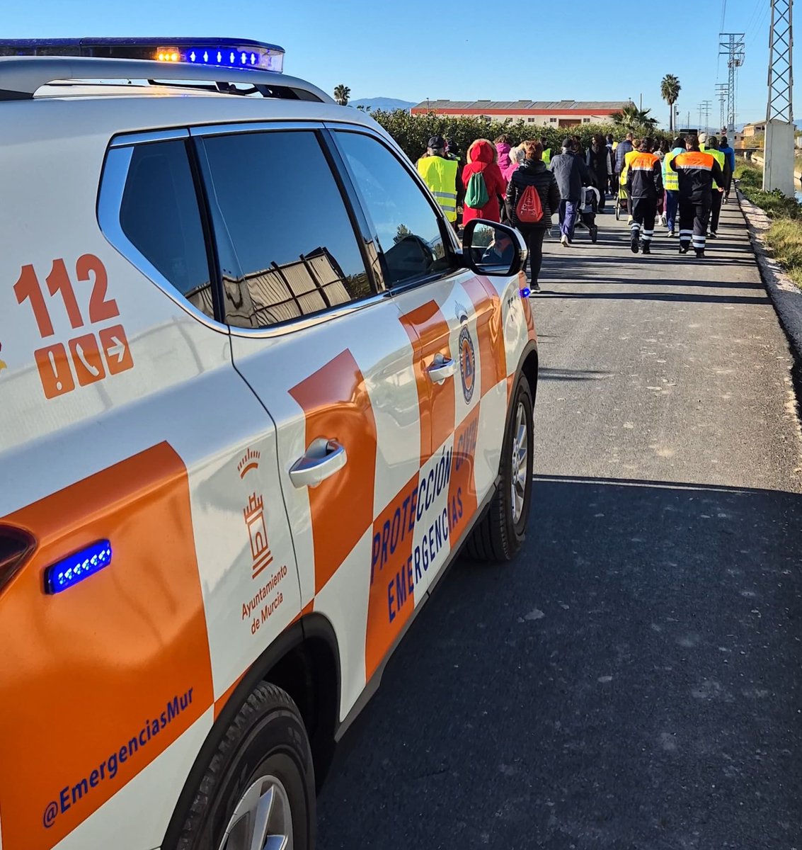 EmergenciasMur's tweet photo. [ MARCHA SENDERISTA EL RAAL]

Unidades de distrito se encuentran prestando servicio en la marcha senderista organizada por la Junta Municipal de El Raal.

Atención a los puntuales cortes de tráfico en su recorrido por las calles y veredas de la pedanía. https://t.co/1IFCUhXUZc