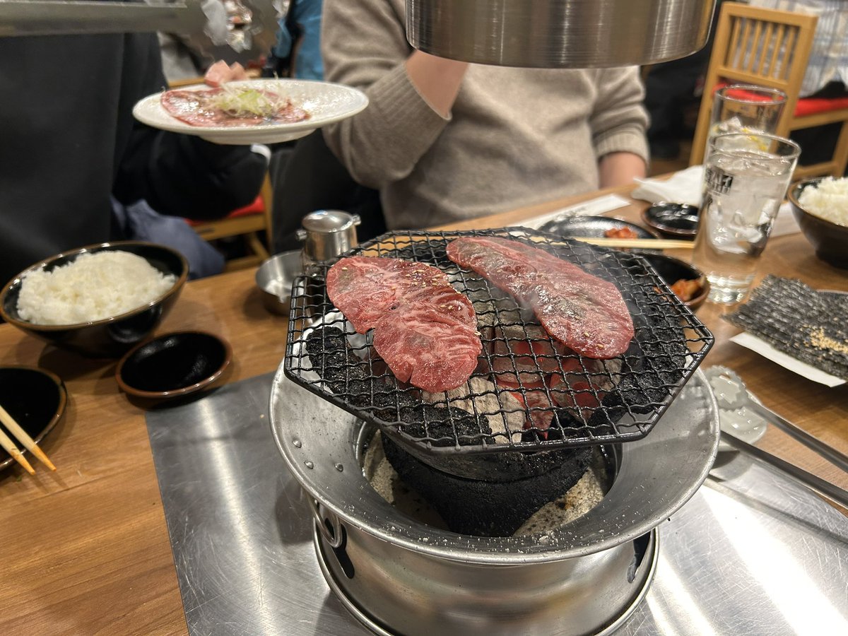 blawood_'s tweet photo. バカだから近所で1番高そうな焼肉きた https://t.co/JgHAe9TMQA
